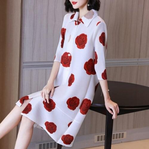 Spring Womens Fashion Pleated Printing Long Windbreaker Female White Turn Down Collar Cardigan Womens Plus Size Trench Coat A