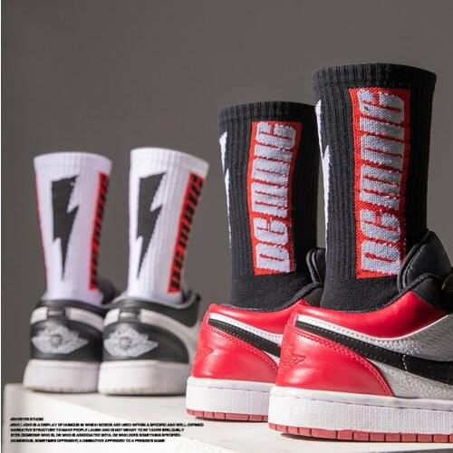 High-top basketball lightning socks mens trend black white Harajuku striped letter lovers combed cotton red women socks winter