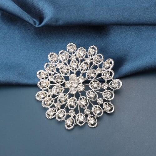 New Elegant Woman Snowflake Brooches Retro Fashion Crystal Brooches Pins Fashion Jewelry Clothes Accessories Wholesale Sales