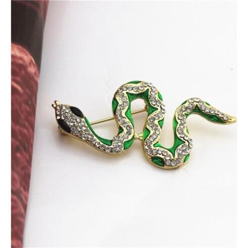 2020 Retro fashion snake brooch green enamel inlaid semi-precious gem coat coat shawl collar needle holiday gift