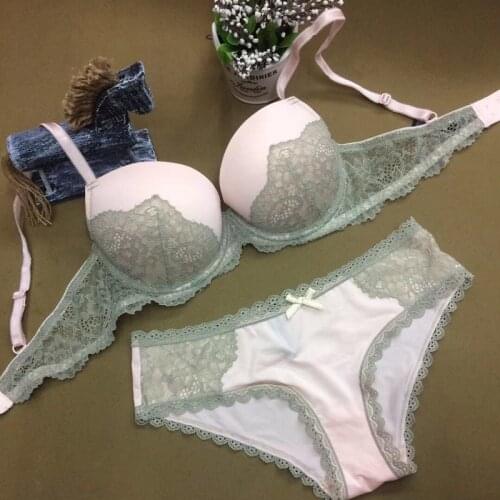 New ladies spring and summer bra set Stylish and comfortable, sexy and simple, gathered underwear set Colorblock lace
