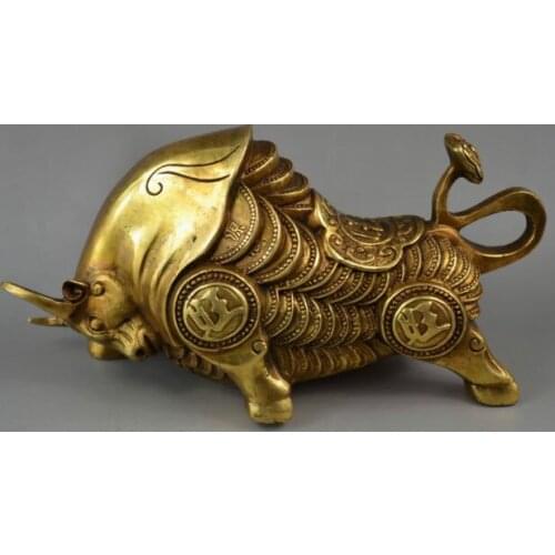 19.7 cm * / Chinas rare manual hammer brass lifelike statue of bullfighting