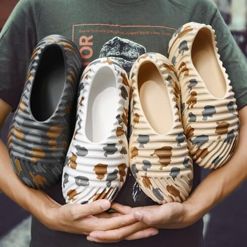 New Mens Mule Clogs Sandals EVA Lightweight Slip On Flats Shoes Camo Print Sandals Men For Autumn