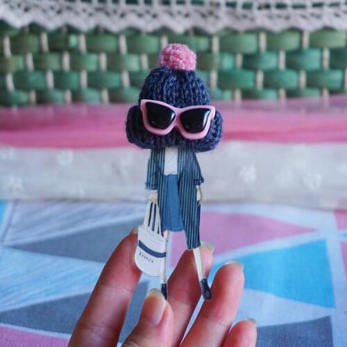 Fashion Wool Hat Glasses Brooch Modern Girl Pin Brooch Big Cartoon Character Acrylic Brooch Cute Badges Icon On Backpack Gifts