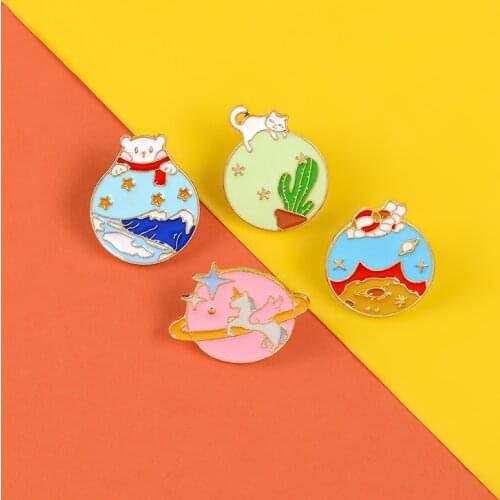Color planet pins brooches for women cat astronaut badge star Ocean Cactus enamel pin backpack lapelpin hat Jackets Jewelry gift