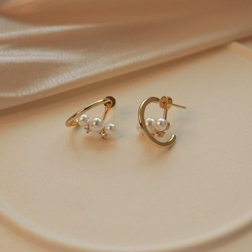 Zeojrlly Geometric Metal Women Trendy Stud Earrings C-shaped Pearl Earrings Fashion Back Hanging Earrings Women Jewelry