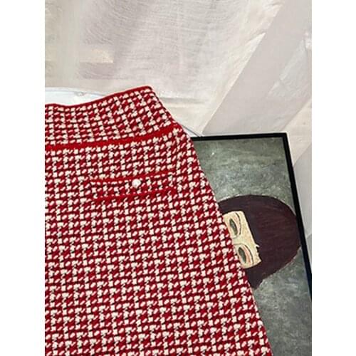 2021 Early Autumn New Pearl Buckle Woven Knitted Short Tank Top + Skirt Fashion Suit