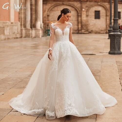 Scoop Neck Long Sleeve Lace Ball Gown Wedding Dresses 2021 Luxury Appliques Beaded Court Train Button Vintage Bridal Gowns