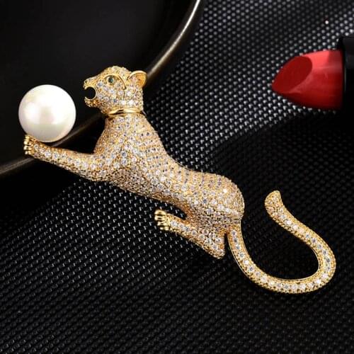 Zlxgirl jewelry luxury brand pearl zircon leopard brooch jewelry Copper scarf Corsage Pins nice fashion mens new year pin gifts
