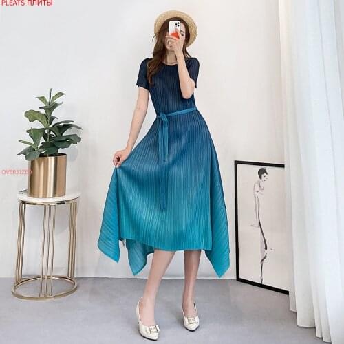 Miyake Folds Gradient Color Dress Female Spring and Autumn New Style Temperament Age Reduction Loose and Thin Lace Up Dress