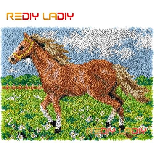Latch Hook Rug Running Horse DIY Carpet Rug Kits Thick Yarn Cross Stitch Hand Knotted Floor Mat Crocheted Lush Cushion Crafts