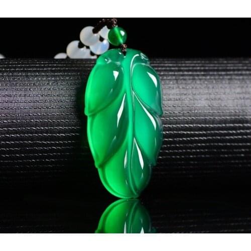 Natural Green Chalcedony Hand-carved Leaf Pendant Fashion Boutique Jewelry Men and Women Green Agate Necklace Gift Accessories