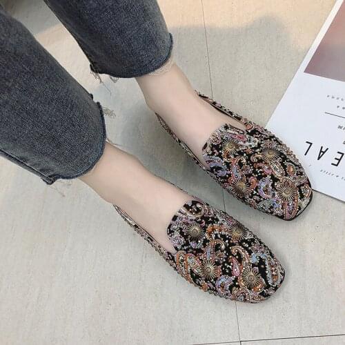 2019 New Spring Women Loafers Flats Shoe Women Casual Rhinestone Rivet Shoes Slip on Boat Shoes Female Comfortable Shoe K7-19