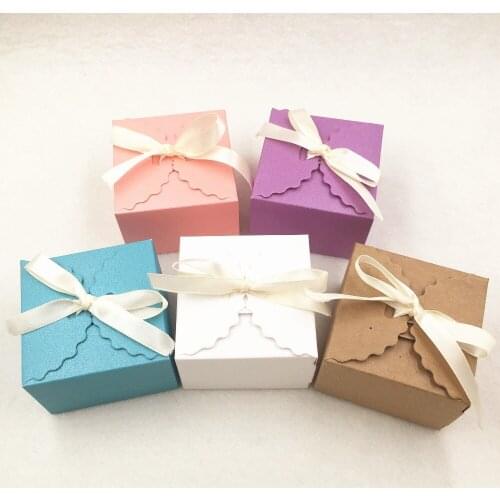 20Pcs/Lot Free Ribbon Regular Cube Shape Paper Packing Box For Snack Macaron Lollipop Apple Biscuits Cake Gift Box Display Cases