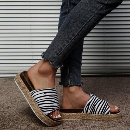 Kalsooni 2021 Women Flat Sandals Beach Shoes Thick Sole Straw flat open toe Leopard Pattern Slippers 36-43