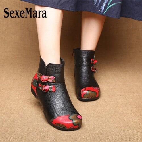 SexeMara Retro Black Women Ankle Boots Round Toe Slip On Boots Low Heel Platform Flower Plush Warmful winter Women Leather Shoes