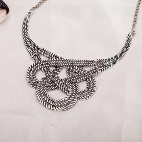 Vintage Golden Silver Plated Metallic Rope Band Hollow Bull Head Pendant Necklace for Women Around 41 cm