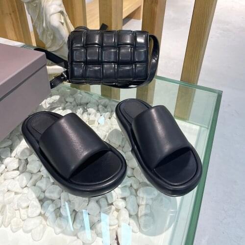 Summer Hot Sell Womens Slippers Solid Genuine Leather Slippers Luxury Brands New Fashion Slipper Outdoor Ladies Slippers