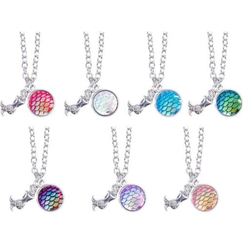 Romantic Mermaid Fish Scale Necklace Trendy Sitting Mermaid Shiny Scales Pendant Summer Vacation Jewelry for Women Girls