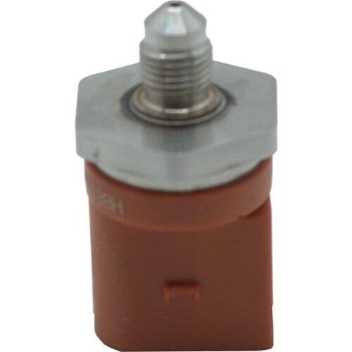 0261545050 1PCS Fuel Distributor Pipe Fuel Pressure Sensor A3 S3 A4 A5 A6 Q5 TT 1.8T 2.0T 2.5T Sensors