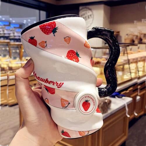 Large Capacity Ceramic Mug Cute Couple Cup Breakfast Milk Cup Office Tea Cup Cute Coffee Mugs and Cups Strawberry Cup Gift Box