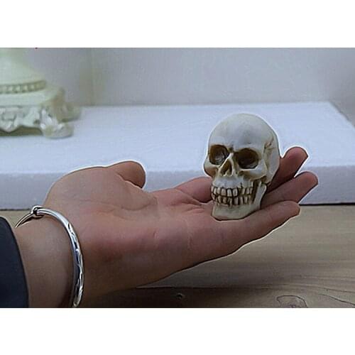 Small resin skull fish tank Aquarium decorations halloween gift Height=6 cm