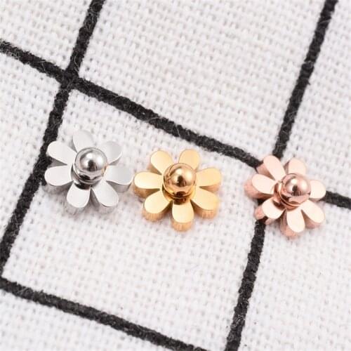 Martick 2018 Fashion Flower Earrings For Women Gold Layering Small Daisy nd Flowers Cute Stud Earrings Jewelry Gift E156