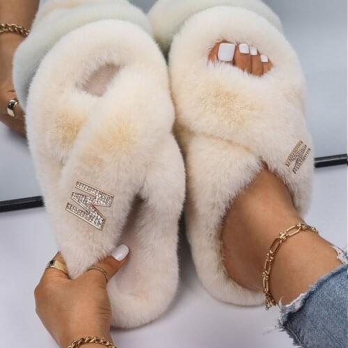 Womens Slippers Fluffy Faux Fur Rhinestone Letter M Decor Slides Flat Sandals Cute Slippers Flip Flops Luxury Shoes Wholesale