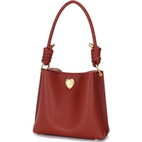 2021Casual Large Capacity Bucket Bag Soft Leather Shoulder Bags for Women Heart Shaped Sea Ripple Lock Bag Designer Handbags