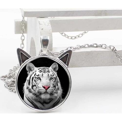 Hot wholesale cat ear pendant necklace wholesale tiger glass round charm jewelry necklace gift