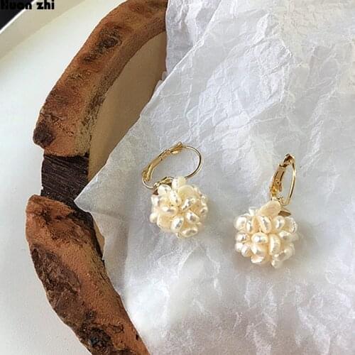 HUANZHI Vintage Gold Metal Buckle Irregular Circle Rice Natural Freshwater Pearl Beads Ball Stud Earrings for Women Girl Gift
