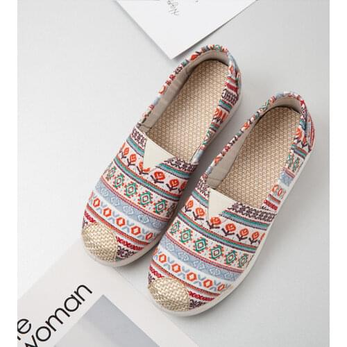 Old Beijing cloth shoes womens new spring one legged lazy flat sole soft sole single shoes breathable canvas shoes mom lady