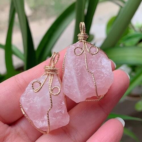 Healing Jewelry Natural Stone Pendant Pendulum Irregular Rock Pink Quartz Pendants for Women Wire Wrapped Rose Crystal Pendulo