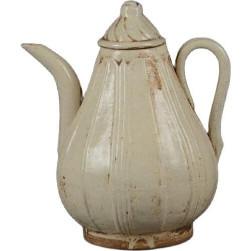 Early collection of decorative ornaments of handhold teapot and wine pot of Xianghu kiln in Song Dynasty