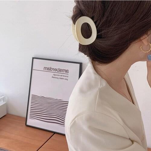 Summer Cream Hair Claws Hairpin Geometric Korean Hair Accessories Women Girl Large Shark Hair Clip Claw Clamp Casual Decorate