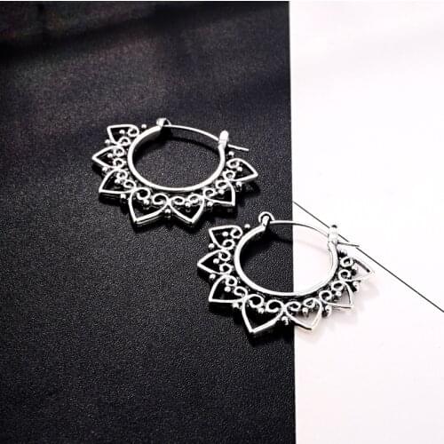 1 Pair European Fashion Exquisite Personality Heart Round Hoop Earrings Ancient Metal Color Cute Circle Earrings For Girl E15-3