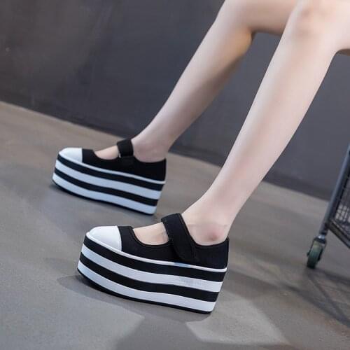Womens Muffin Shoes 2021 Spring Summer Low Cut Fashion Breathable White Shoes Shallow Mouth Hollow Breathable Women Shoes