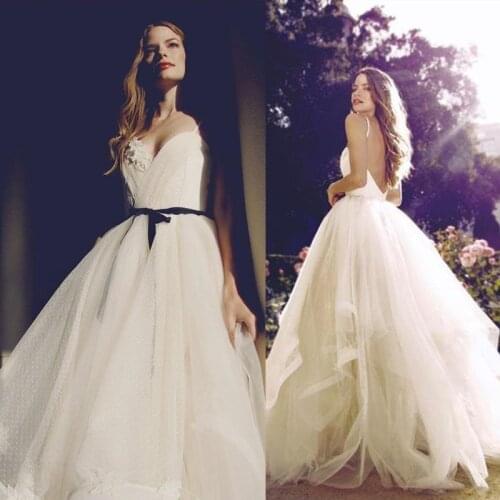 Pretty A Line Puffy Tulle Wedding Dress Applique Ivory Lace Bridal Gowns Sexy Backless Spaghetti Straps Boho Beach Bride Dress