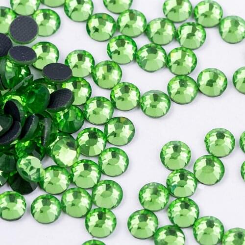Hot Fix Rhinestones High Quality Chrysolite SS4-30 1440pcs Crystal Super Glitter Cabochons Flatback Iron On for Cloth Decoration
