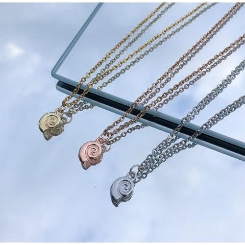 Fashion Simple Snail Pendant Womens Necklace Golden Personality Necklace Jewelry Gift