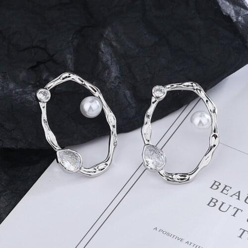 A Girl' New Irregular Geometric Earring For Women Pearl Zrcon Stud Earrings Fashion Jewelry Wedding Accessories