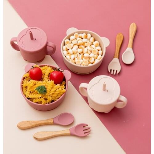 4PCS Baby Silicone Bowl Feeding Tableware Set Strong Sucker Bowl Straw Cup fork Spoon Cartoon Shape Childrens Dinnerware Sets