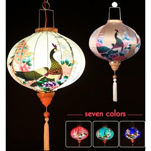 Retro Silk Lanterns Vietnam Japan Chinese Traditional Lantern Chic Peacock Pattern Lantern For New Year Spring Festival Decor