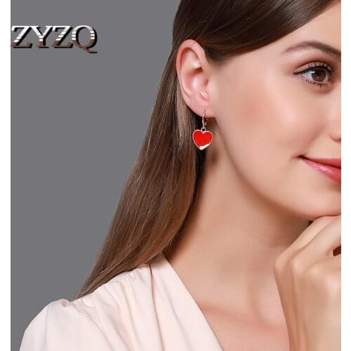 ZYZQ Sweet And Playful Red Small Love Earrings Simple Vigor Girl Peach Heart Earrings Exquisite Net Red Earrings