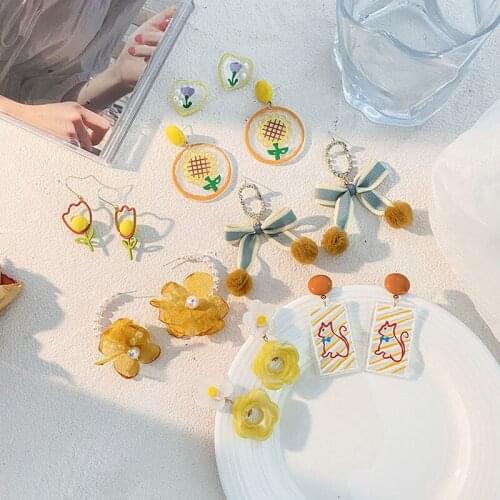 Charm Women Jewelry Yellow Flower Cat Drop Earrings Fashion Accessoreis 2021 New Good Girl Student Gift