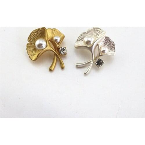 New Japanese and Korean style matte gold ginkgo leaf imitation pearl simple fashion brooch accessories