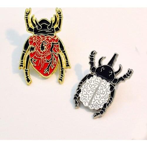 2021 New Arrival Cartoon Summer Cicada Insect Enamel Pendant Childrens Spider Beetle Knowing Animal Emblem Jewelry Gift
