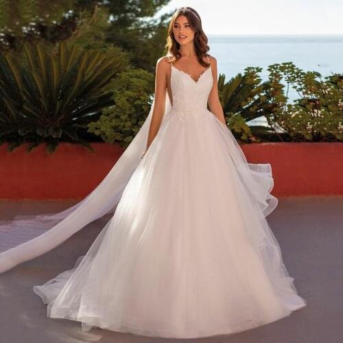 UZN Chic Princess Lace Appliques Wedding Dress Sexy V-Neck Spaghetti Straps Bridal Gowns Ivory Backless Brides Dresses Customize