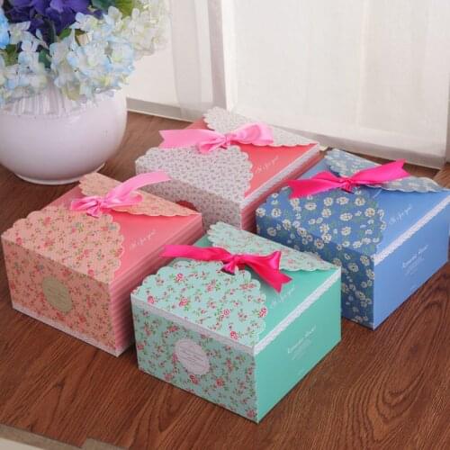 20Pcs Wedding Candy Box Flower Print Paper Gift Boxes Cake/Chocolate/Cookies Packaging Box Small Present Boxes 14.5x14.5x9cm