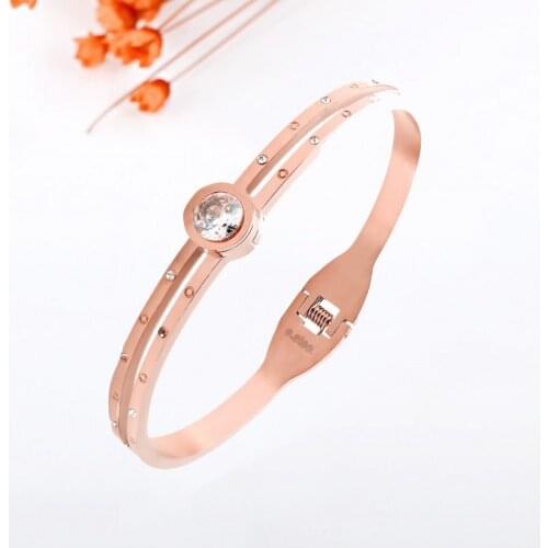 KOMBINGIYIM Luxury Solitaire Bracelet For Women Stainless Steel
